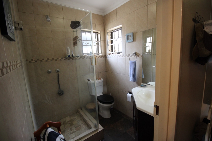 4 Bedroom Property for Sale in Lake Deneysville Free State